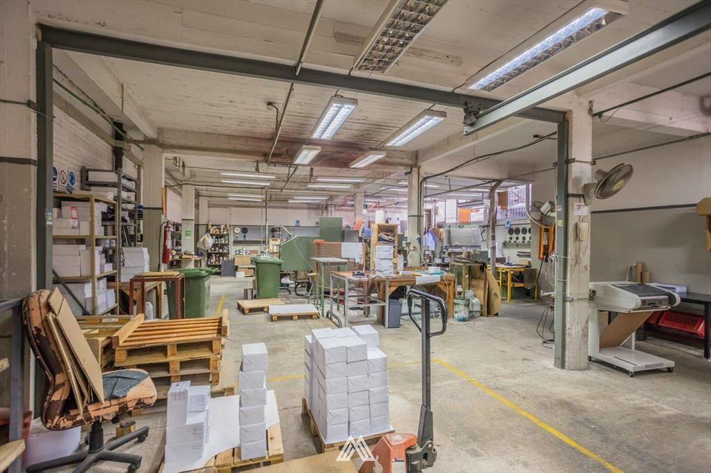 VENTA LOCAL, GRAN TERRENO, EN LA COMERCIAL