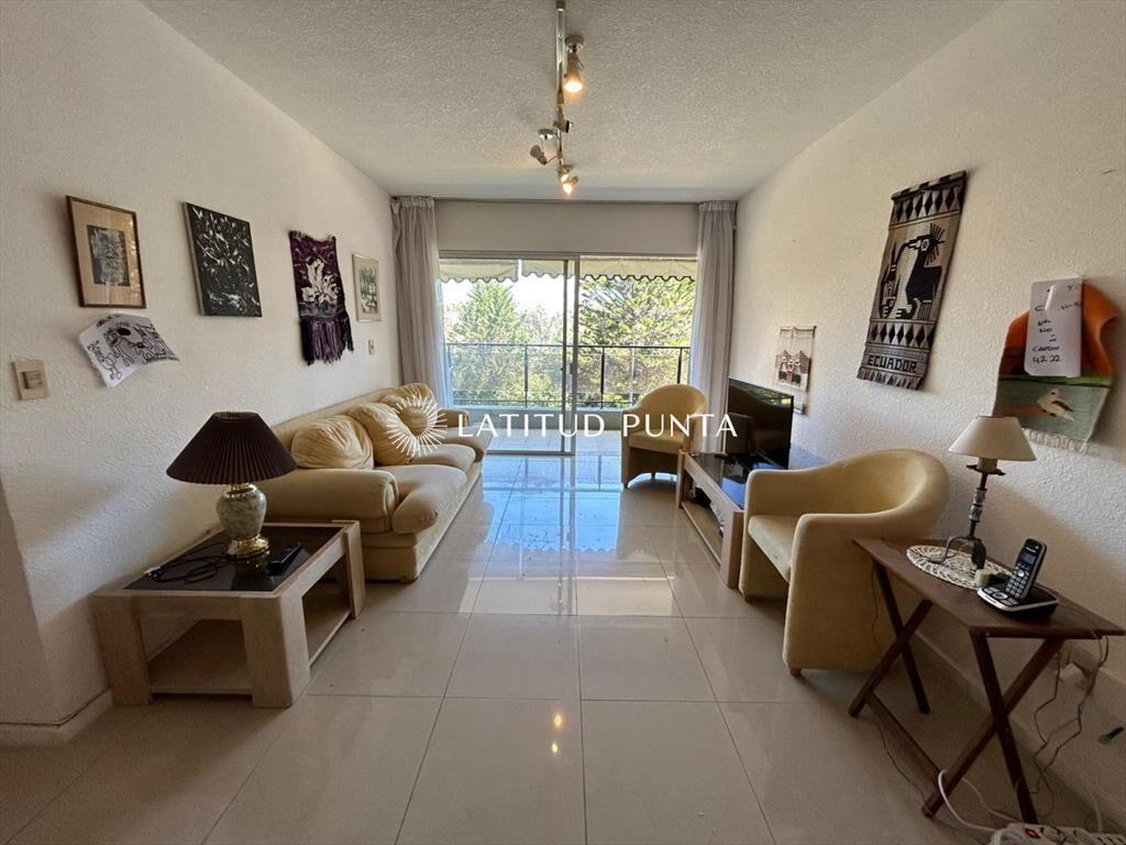 Apartamento en Mansa con parrillero propio, 4