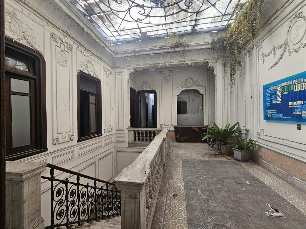 Colonia y J.Herrera, 809m2, local casa de altos, ascensor