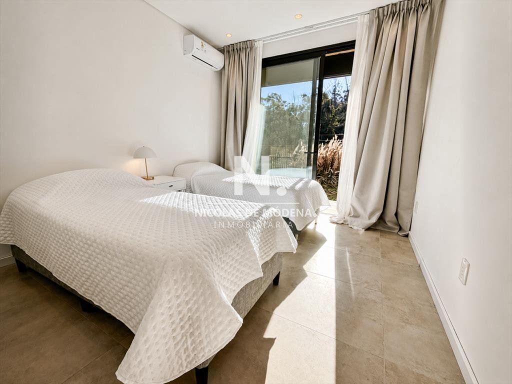 En venta casa de 2 plantas en Bosque Barra, Punta