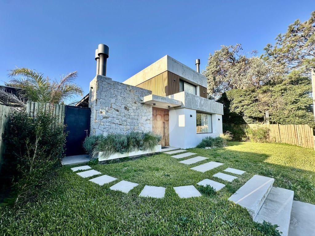 Venta de casa en Manantiales de 4 dormitorios y 3 baños