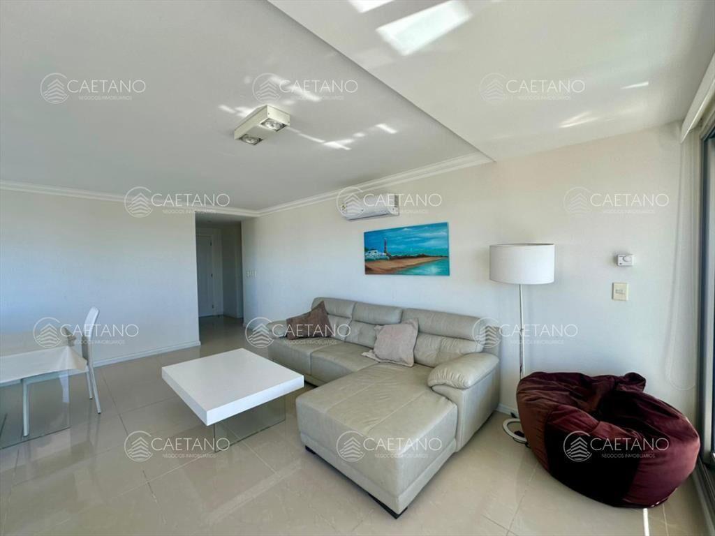 Excelente apartamento en venta en Punta del Este con vista