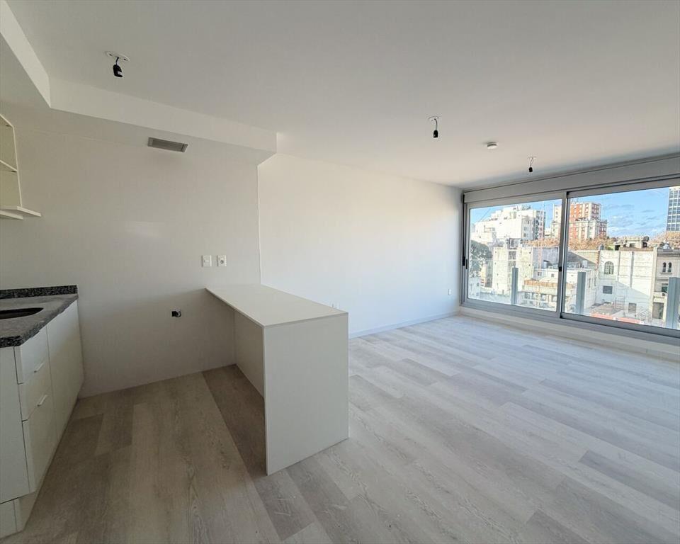 Alquiler apartamento 1 dormitorio al frente en Cordon. a es