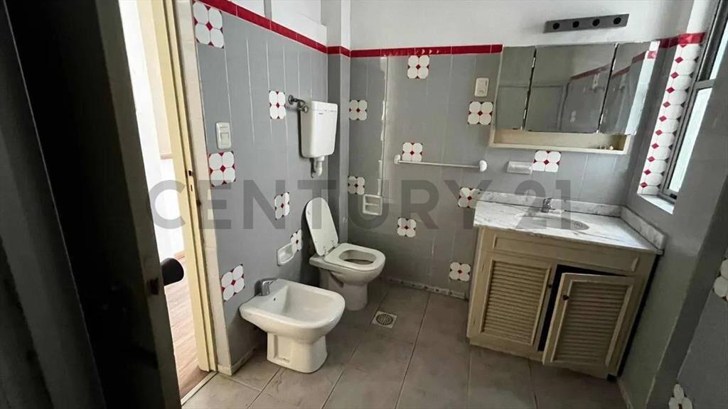 Apartamento con RENTA $32.000 3 Dormitorios- Patio exc- B...
