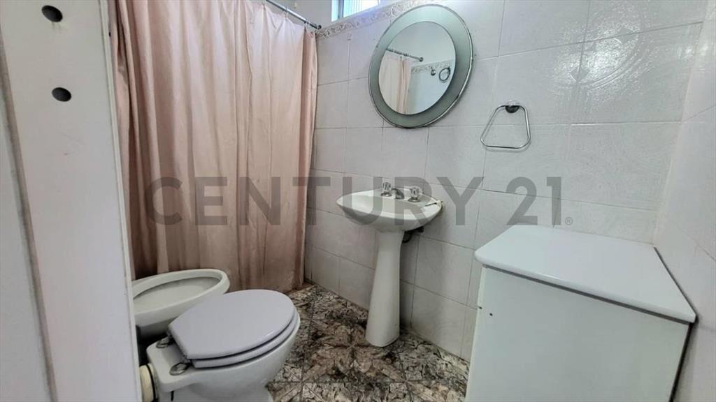 Casa+Apartamento/InversionGralFloresBvar/350m2/5Dorm/4Bañ...