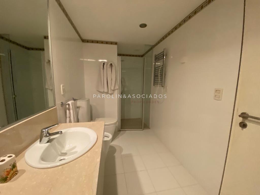 Apartamento en venta en Le Parc II, Punta del
