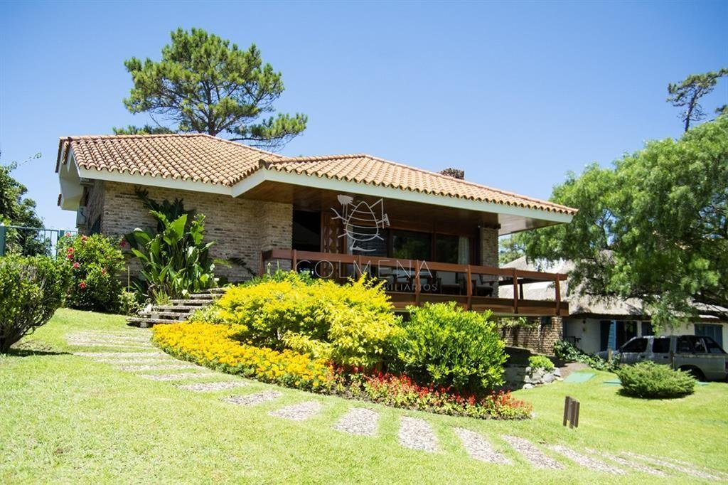 Hermosa casa en venta a pocos metros del mar.