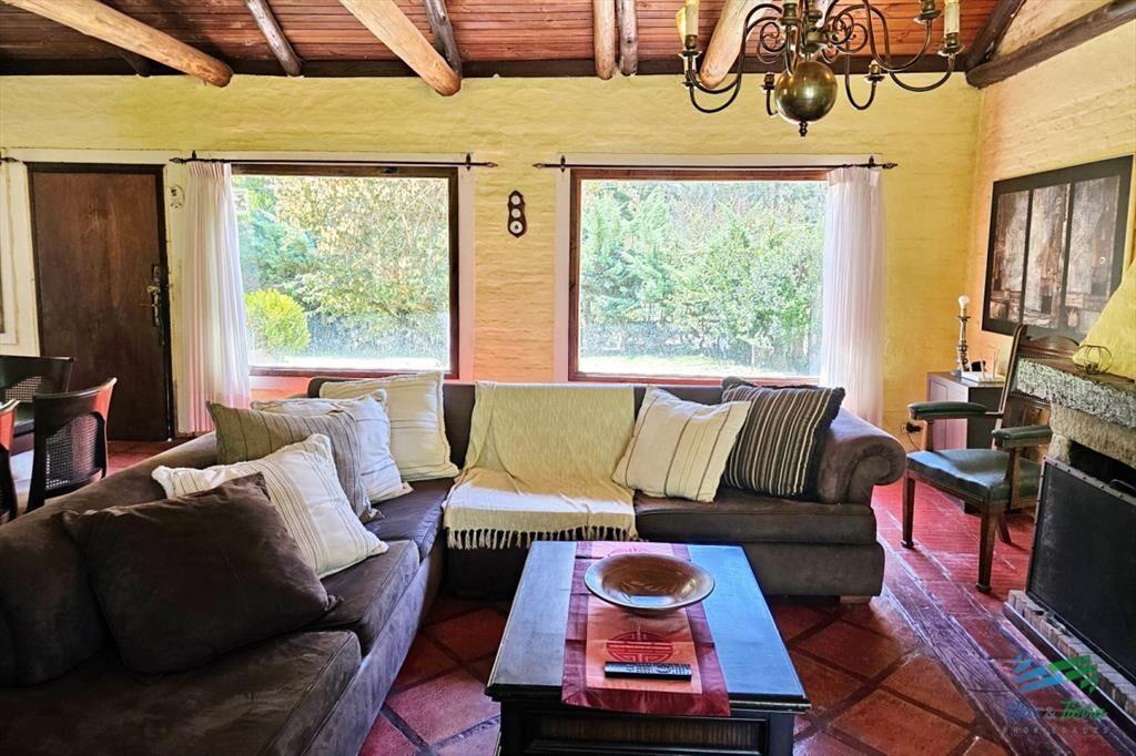 Casa 3 dormitorios en alquiler anual, cerca Punta