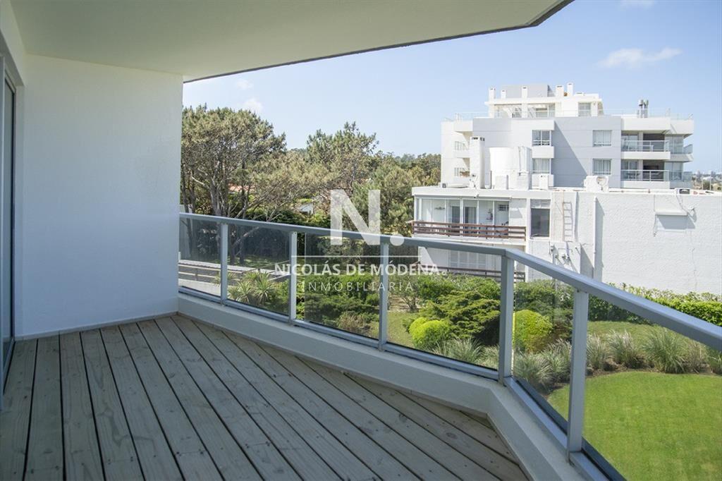 Espectacular departamento en Playa Mansa de 3 dormitorios f