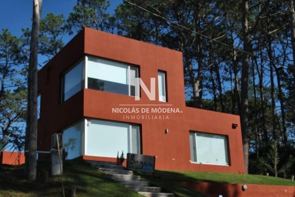 Muy buena casa en venta Construcción de muy con
