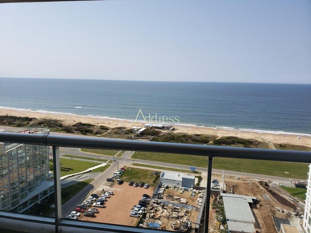 Playa Brava , edificio con amenities