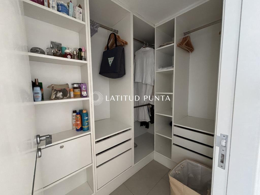 Apartamento en Brava, 3 dormitorios y parrillero