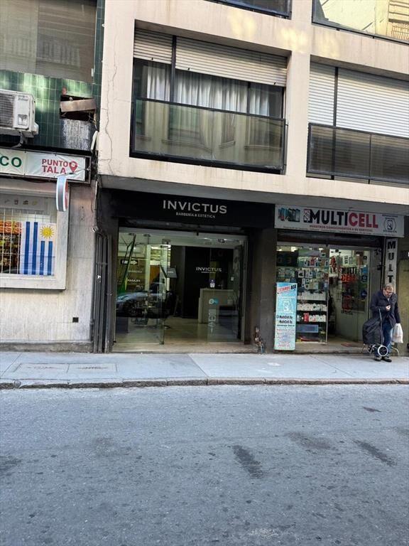 venta local con renta Ituzaingó y Sarandí