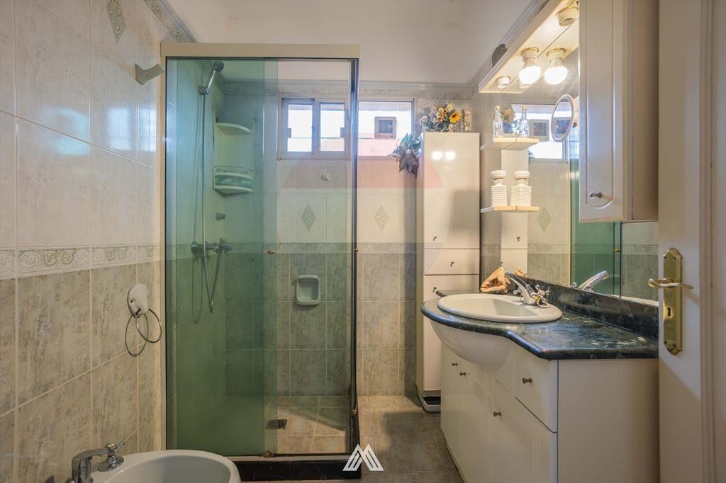 Venta Casa y 2 Apartamentos en gran terreno Malvin