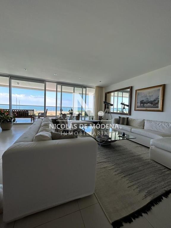 Apartamento de 3 dormitorios en Punta del Este