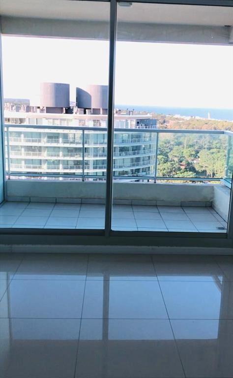Apartamento próximo punta shopping