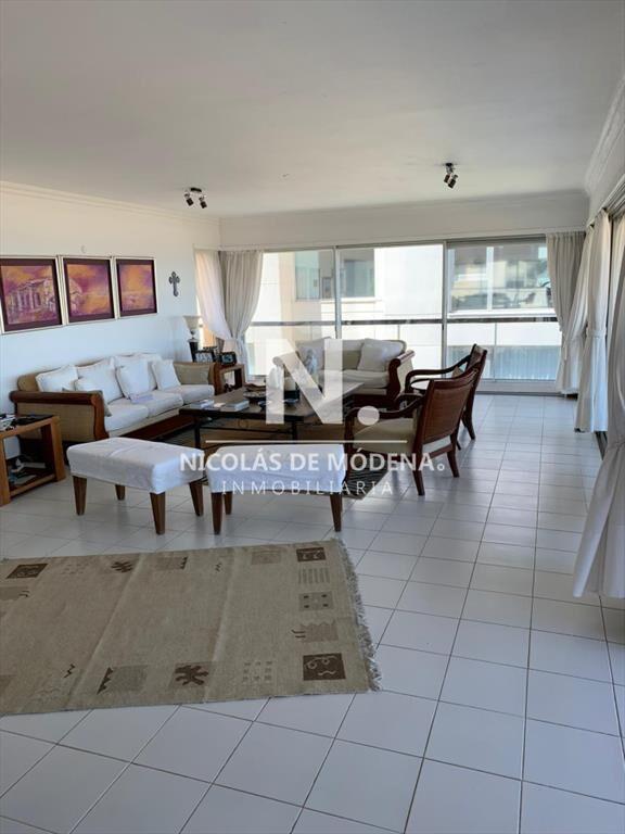 Apartamento en Brava PH con parrillero cerrado y