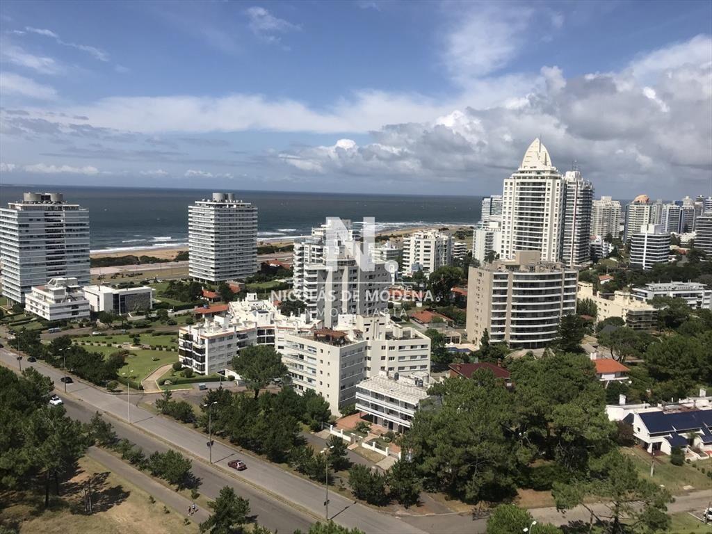 Apartamento en Torre One II. Al frente. unidad de
