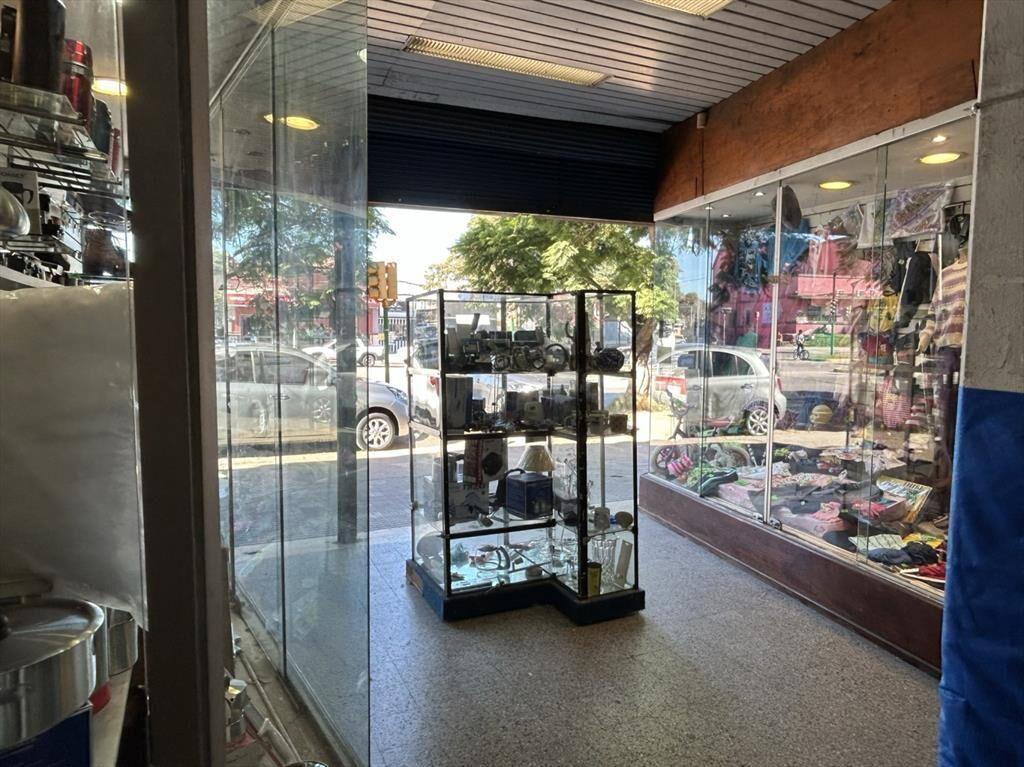 venta gran padrón en maroñas sobre General Flores esquina J