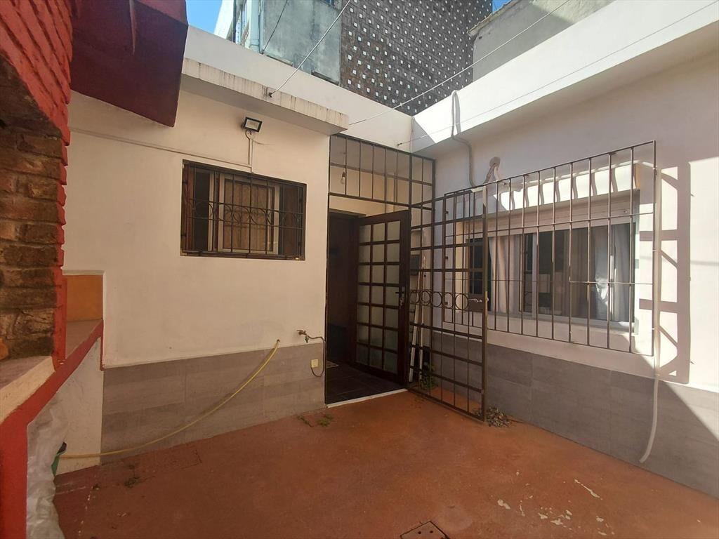 VENTA APARTAMENTO DOS DORMITORIOS EN CERRITO CON PATIO Y PA