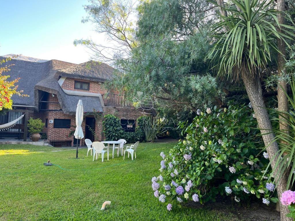 Venta de casa de 4 dormitorios en Pinares