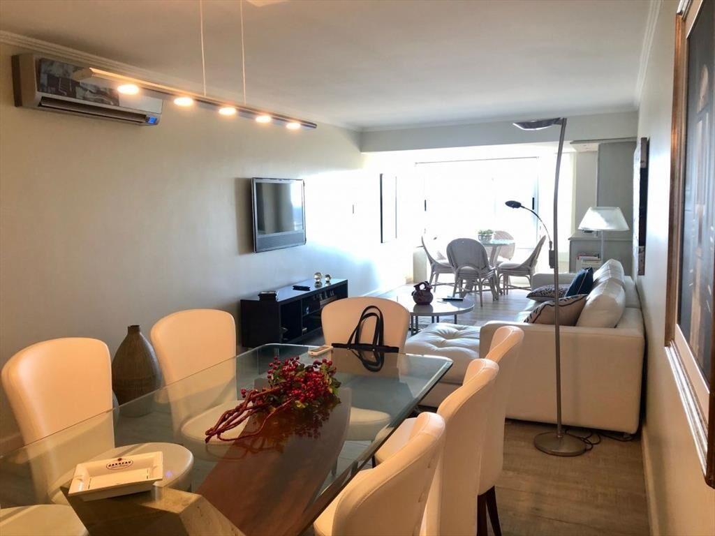 Apartamento totalmente reciclado frente al mar en la Playa