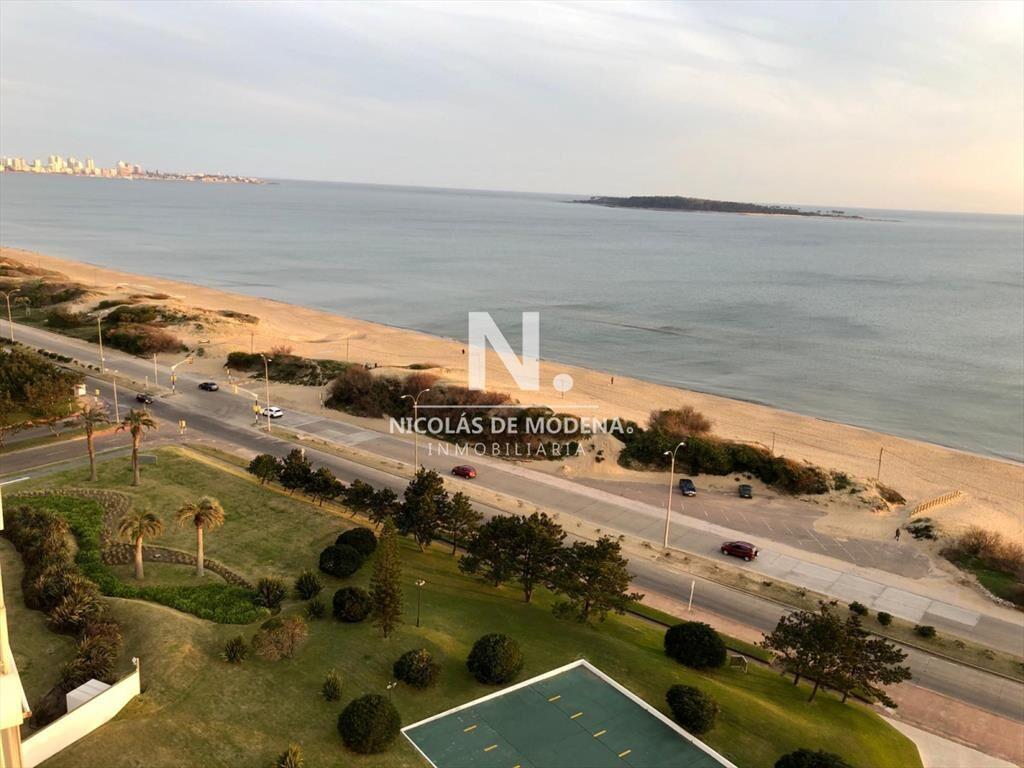Amplio apartamento en venta Punta del Este