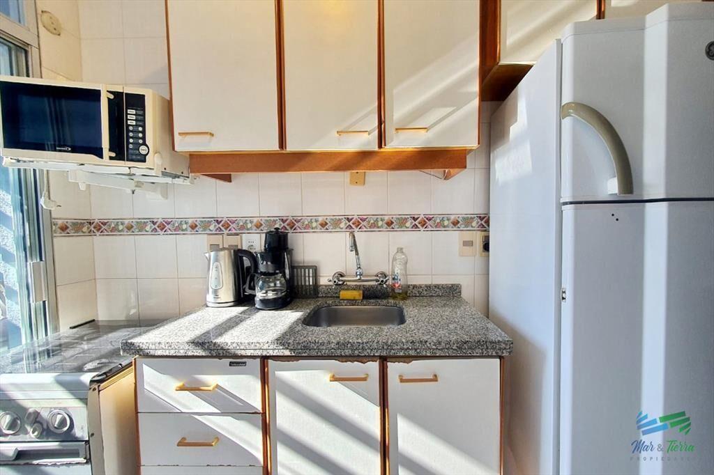 APARTAMENTO FRENTE AL MAR, EN VENTA. CON TERRAZA PRIVADA, E