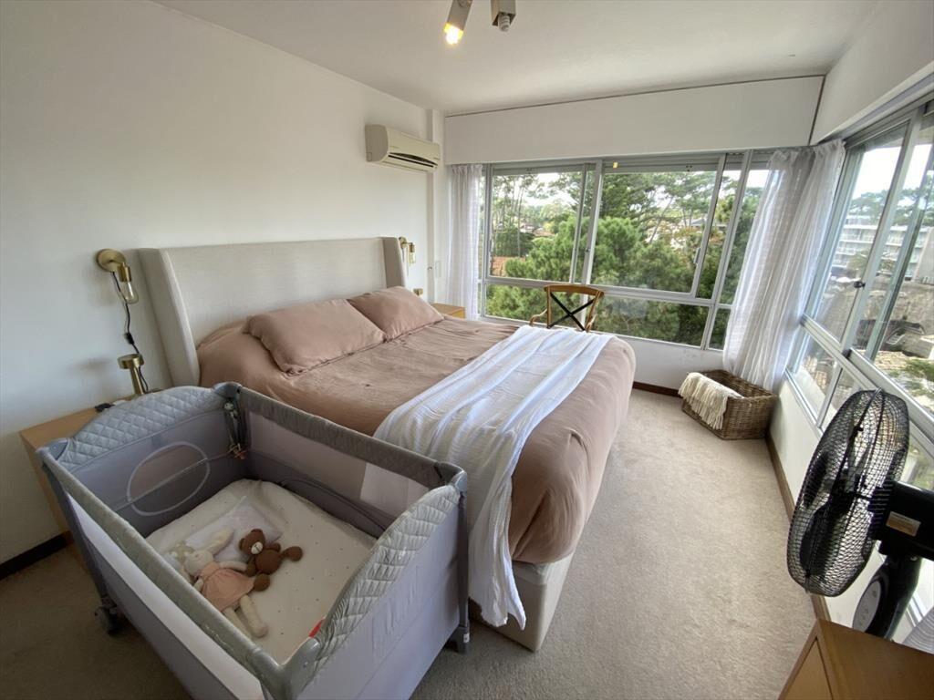 VENTA APARTAMENTO DE 2 DORMITORIOS EN EDIFICIO DORMAR PUNTA