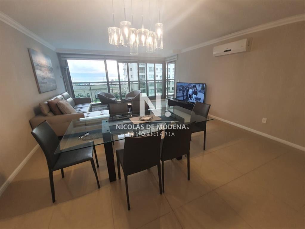Departamento en venta en torre de categoría,