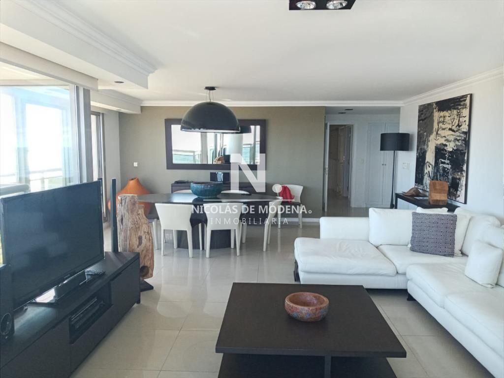 Hermoso Departamento en venta, en playa Brava.