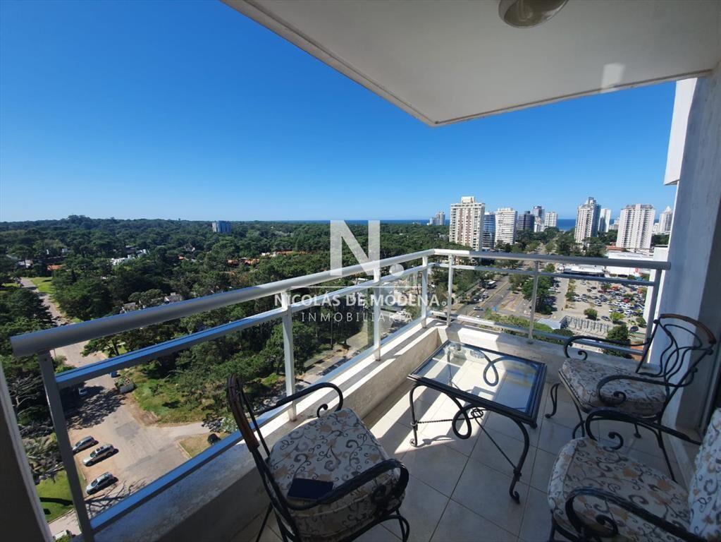 Hermoso apartamento con excelente vista!