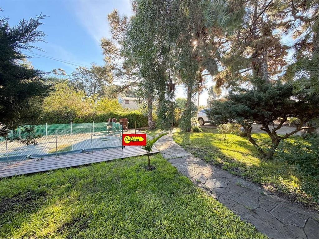 Venta de Cabaña - 4 dormitorios - Piscina - Parque del Plat