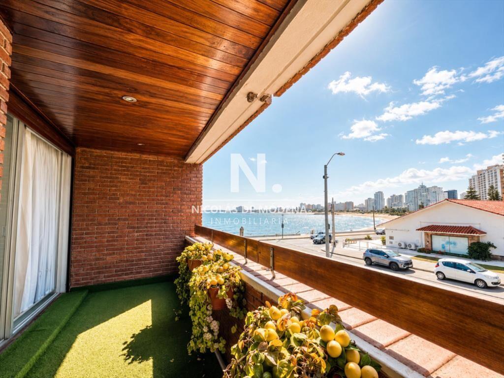 En venta apartamento de 2 dormitorios frente al -