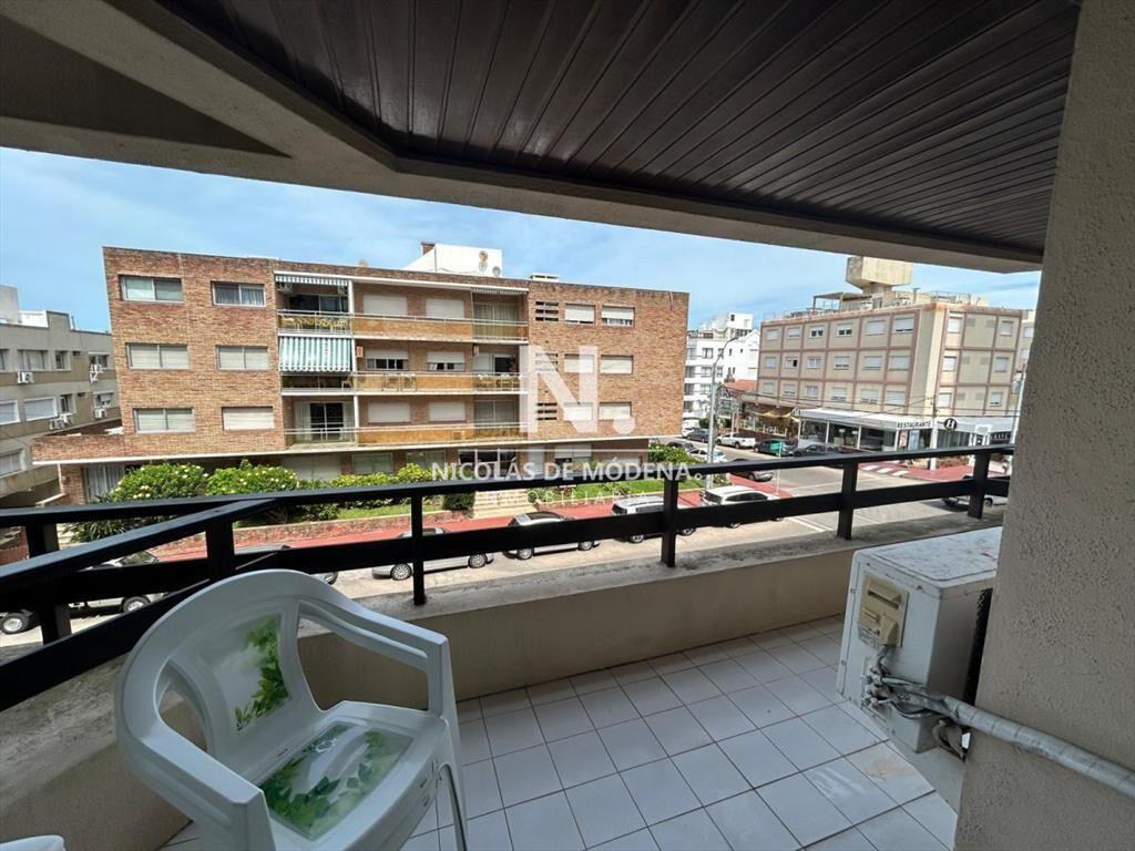 Muy lindo apartamento, con amplia terraza, garage