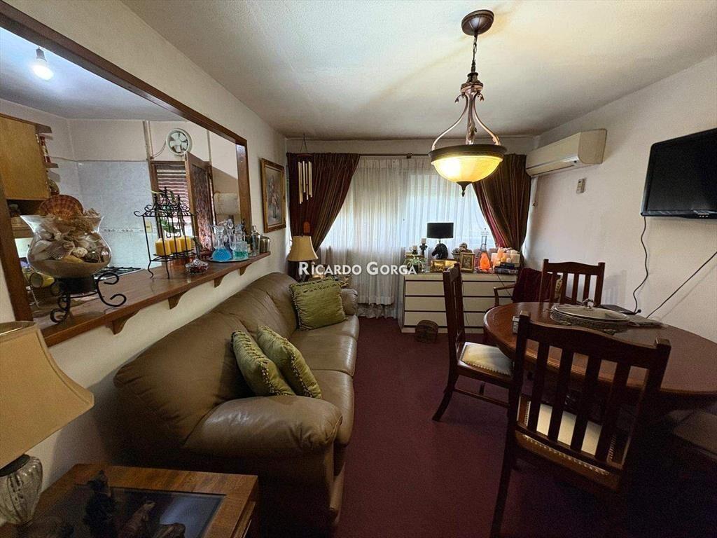 Apartamento venta 2 dormitorios y estacionamiento en Eus...