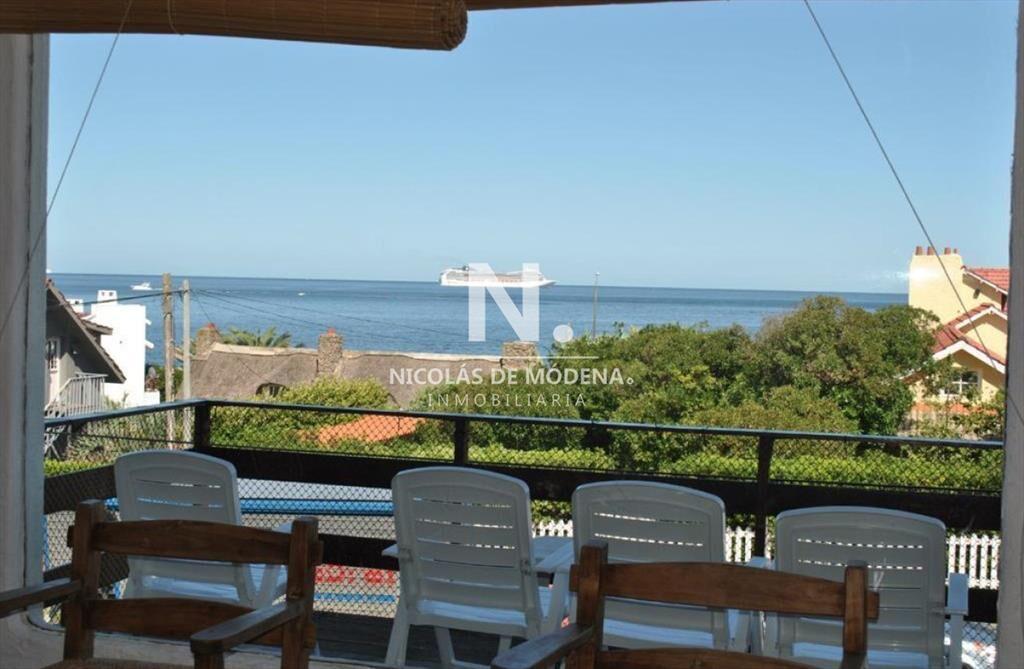 Hermoso apartamento en 2 plantas con vista al mar
