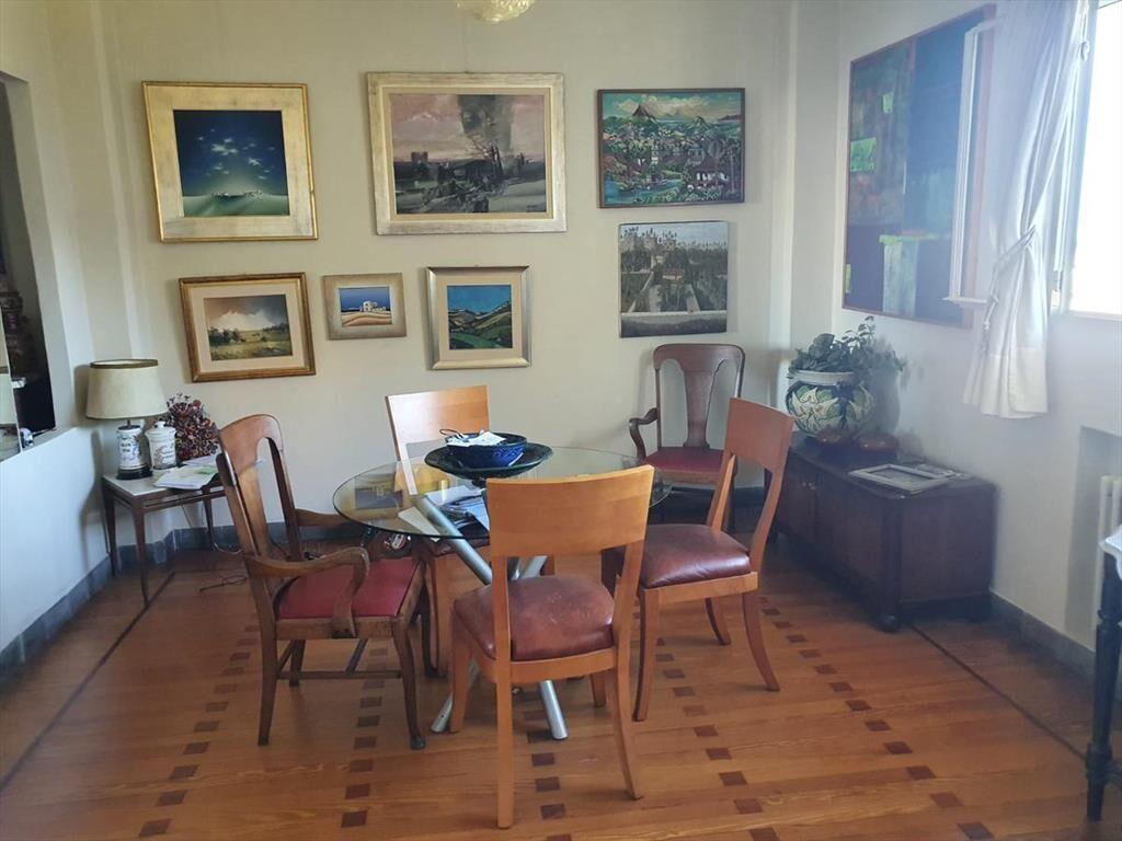 Frente a plaza Matriz, gran vista, 115 m2 , reciclado