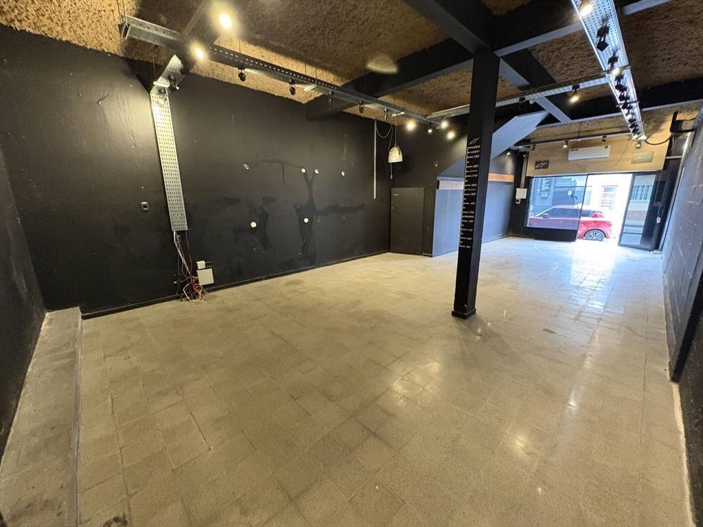 Alquiler - Local Comercial con 100 m2 en Tres Cruces