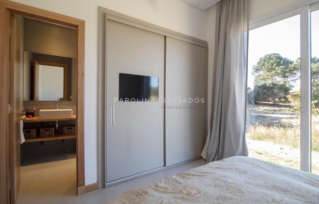 Casa en Venta de 3 Dormitorios en Laguna Escondida
