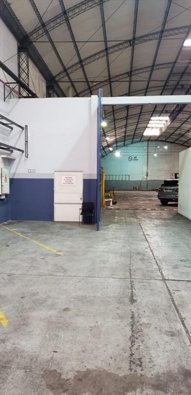 En Aguada, excelente nave y oficinas, gran presencia!!! Ide