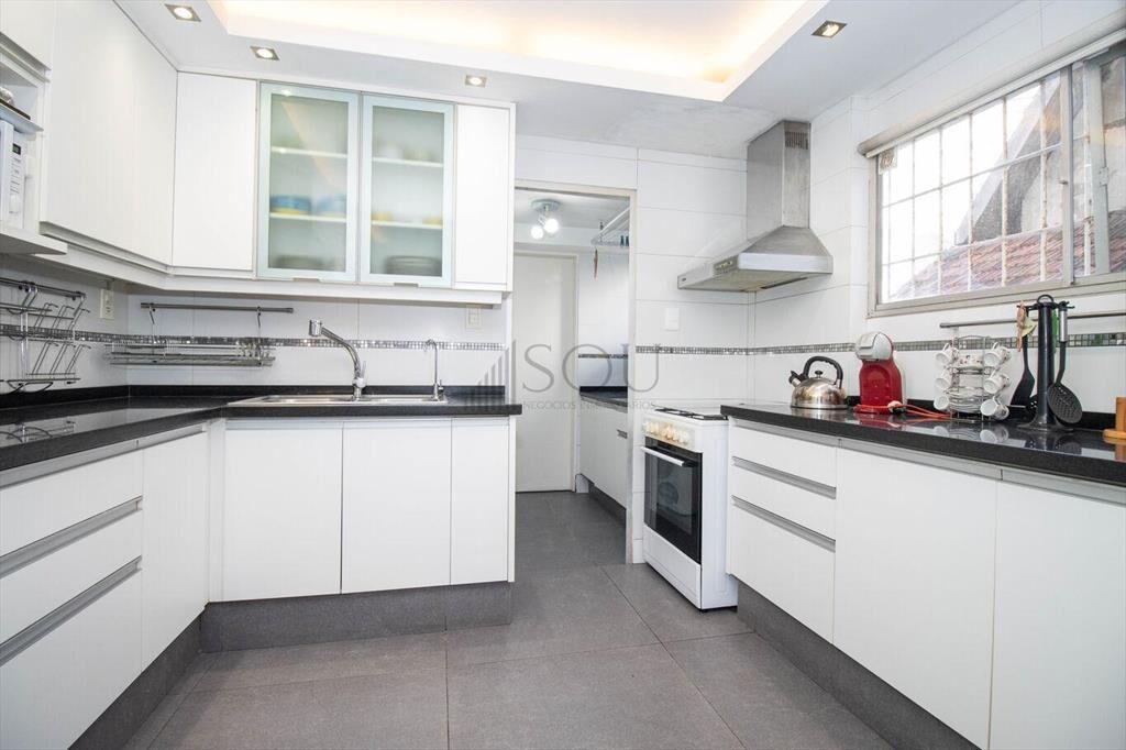 Venta de apartamento en Punta Carretas 3 dormitorios servic