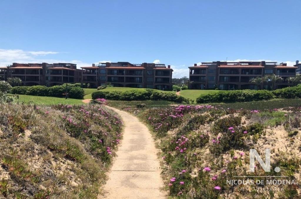 Venta Apartamento 3 dormitorios en Manantiales con salida d