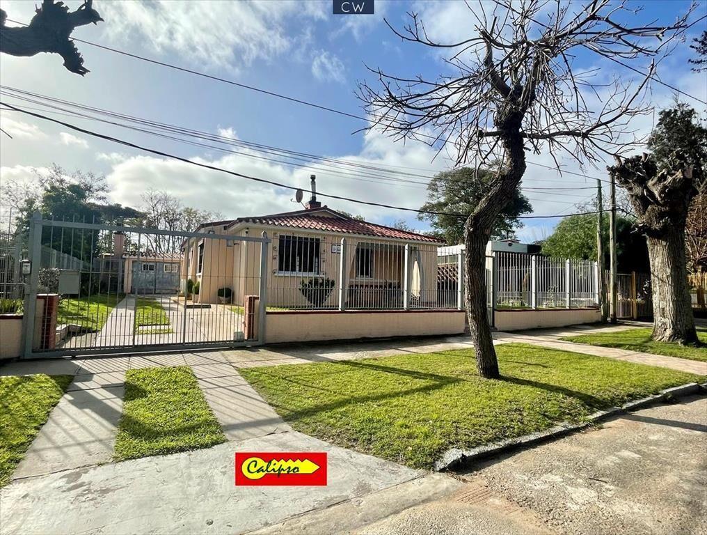 Venta - Casa en Atlantida - 2 dorm.+ Apto + Piscina
