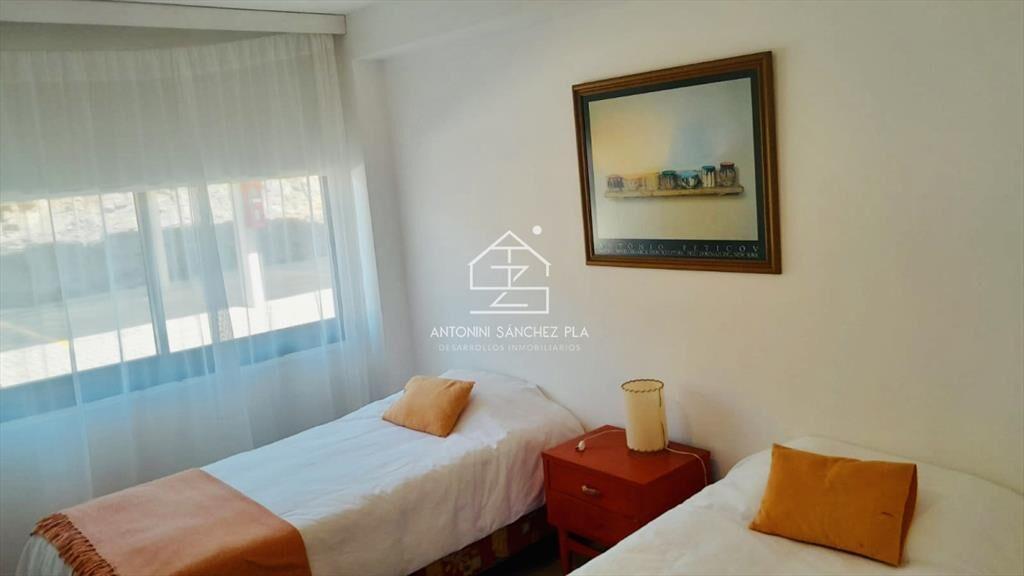 Venta de apartamento de dos dormitorios con dos