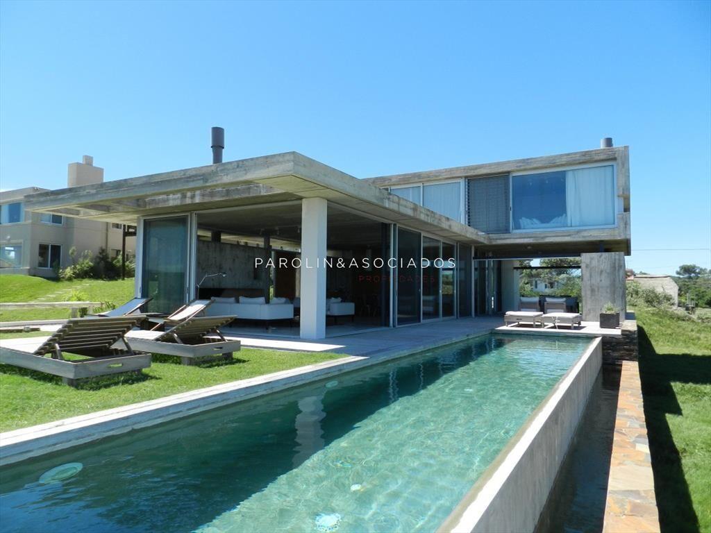 Moderna casa frente al mar en venta en TÃ­o Tom,