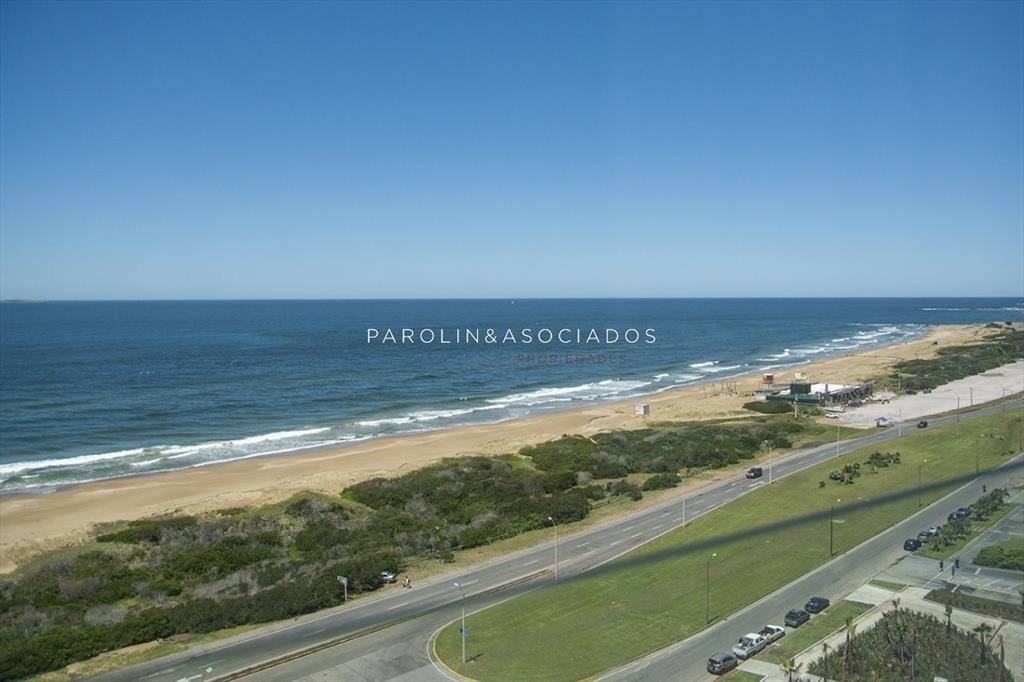 Espectacular apartamento en venta frente a playa Brava - Ti