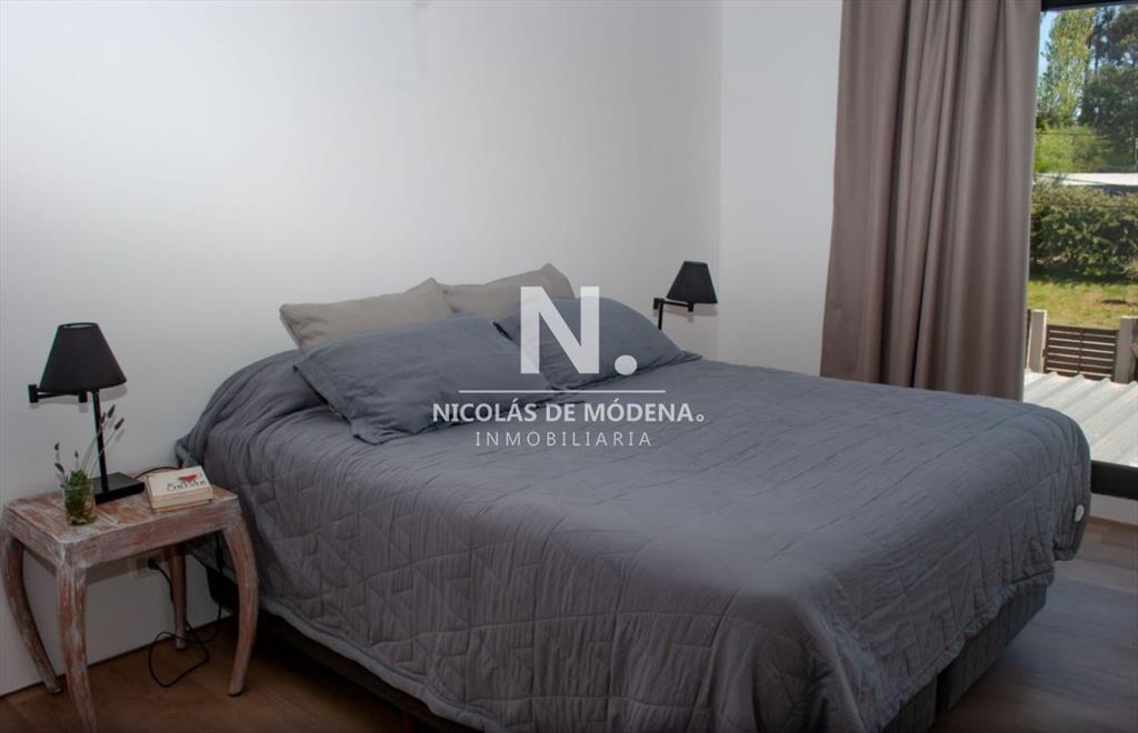 CASA EN VENTA 4 DORMITORIOS EN JARDINES DE