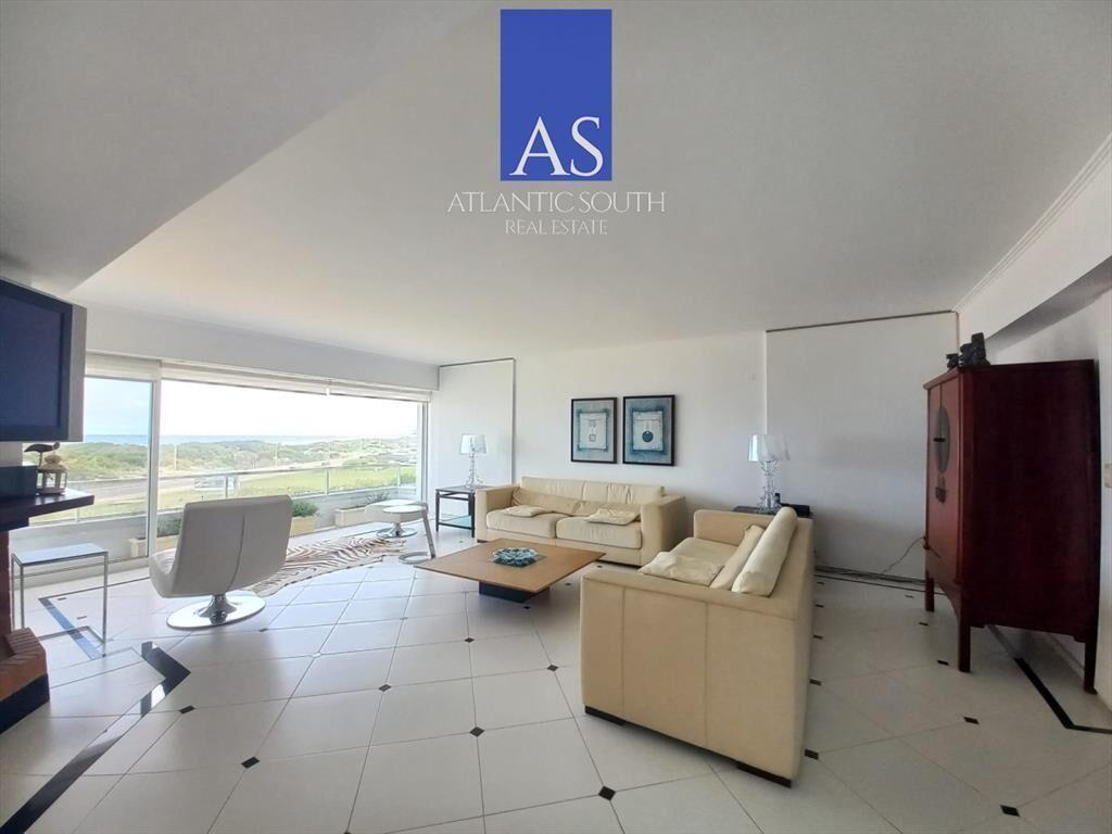 Apartamento en Aguas Azules, 4 dormitorios frente