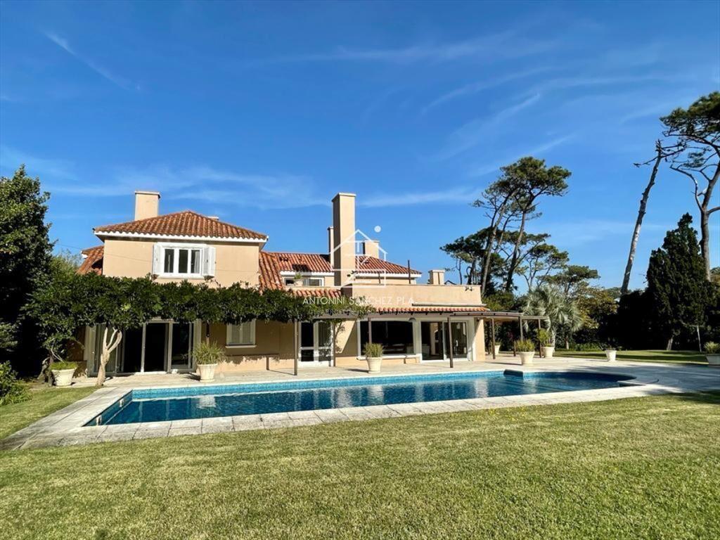 Casa Mansion en Alquiler en Playa Brava Punta del Este